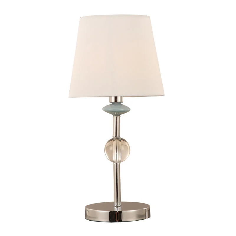 Lampada da tavolo con paralume a cono bianco sporco
