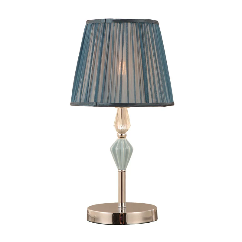 Lampada da tavolo tradizionale in tessuto plissettato